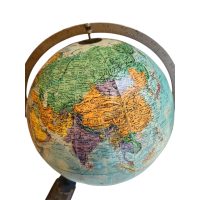 WhatsApp Image 2026-01-19 at 11.24.43 PM Globo Terráqueo Antiguo de Piso