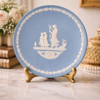 WhatsApp Image 2026-01-21 at 5.25.44 PM Plato de Colección "Mother 1976" - Porcelana Jasperware Wedgwood England.