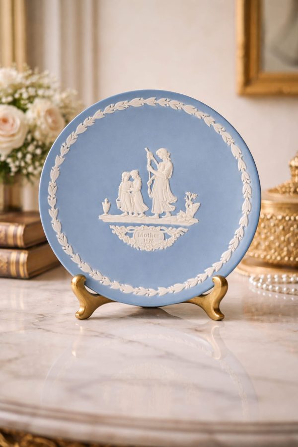 WhatsApp Image 2026-01-21 at 5.25.44 PM Plato de Colección "Mother 1976" - Porcelana Jasperware Wedgwood England.
