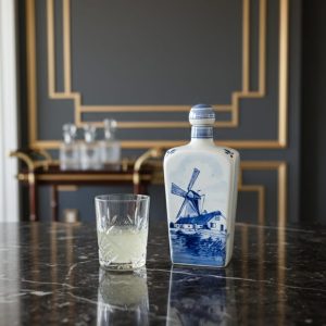 Licorera Holandesa de Cerámica - Edición Azul de Delft  21cm de Alto.