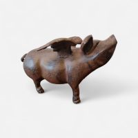 Alcancía o Estatua Decorativa de Cerdo Volador de Hierro Fundido.