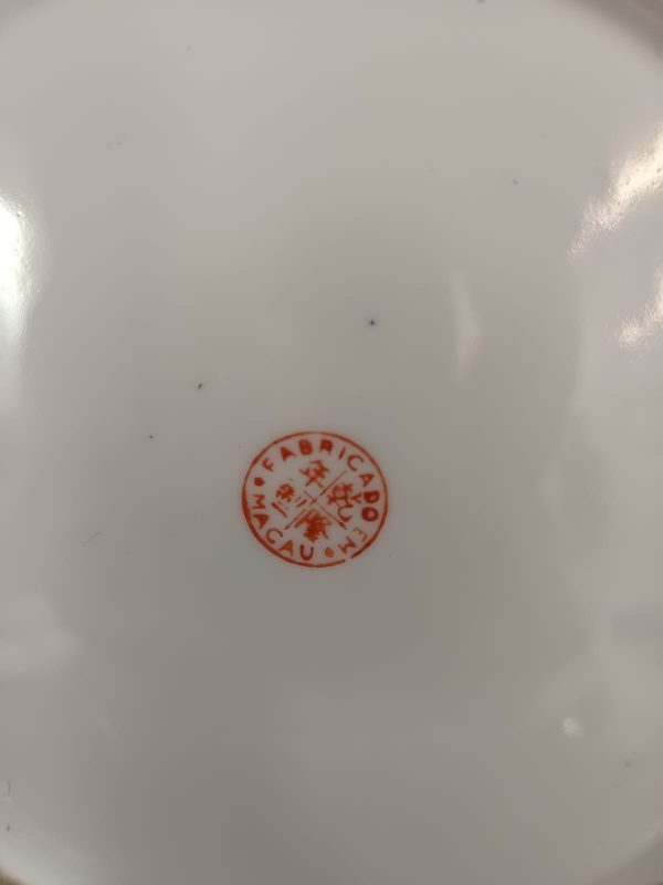 Plato decorativo de porcelana estilo oriental 23 cm, de Diametro.